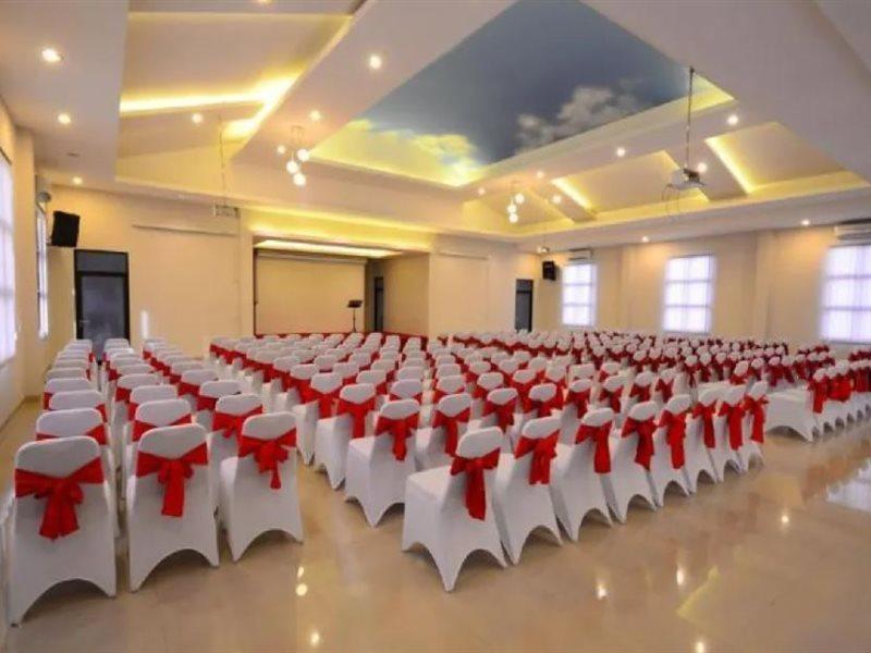 Queen City Hotel Banjarmasin Banjarmasin  Zewnętrze zdjęcie