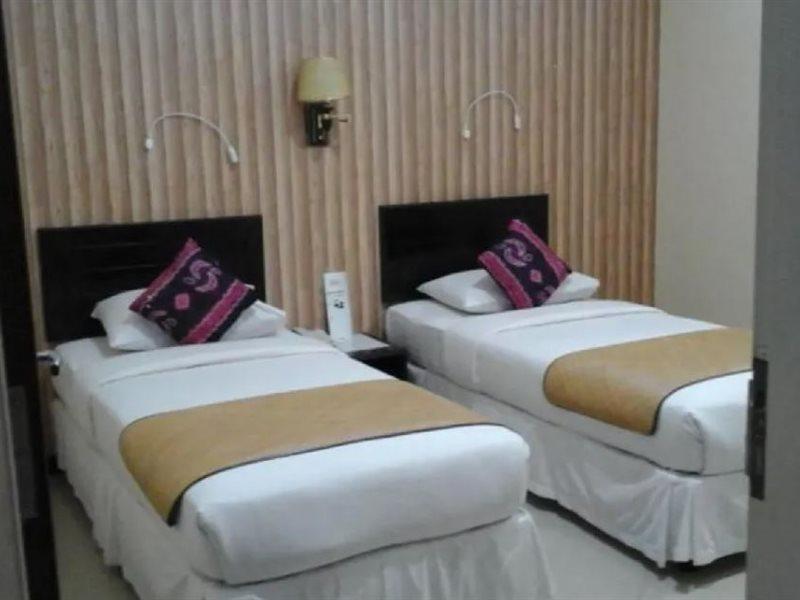 Queen City Hotel Banjarmasin Banjarmasin  Zewnętrze zdjęcie