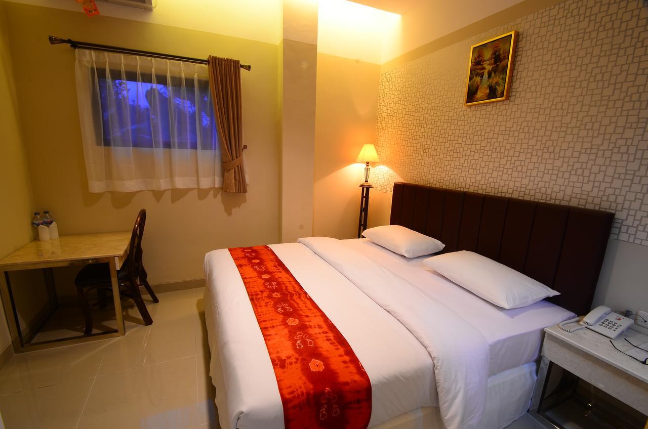 Queen City Hotel Banjarmasin Banjarmasin  Zewnętrze zdjęcie