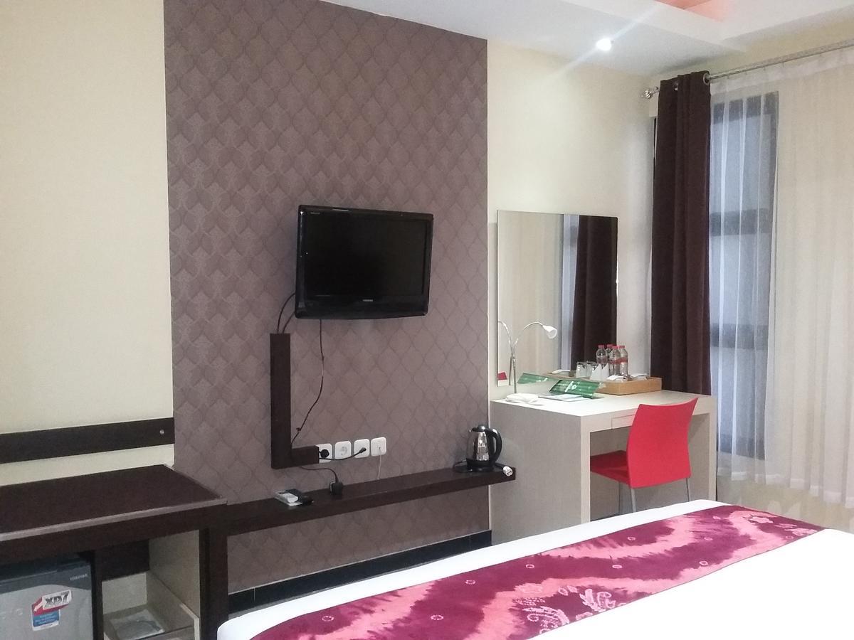 Queen City Hotel Banjarmasin Banjarmasin  Zewnętrze zdjęcie