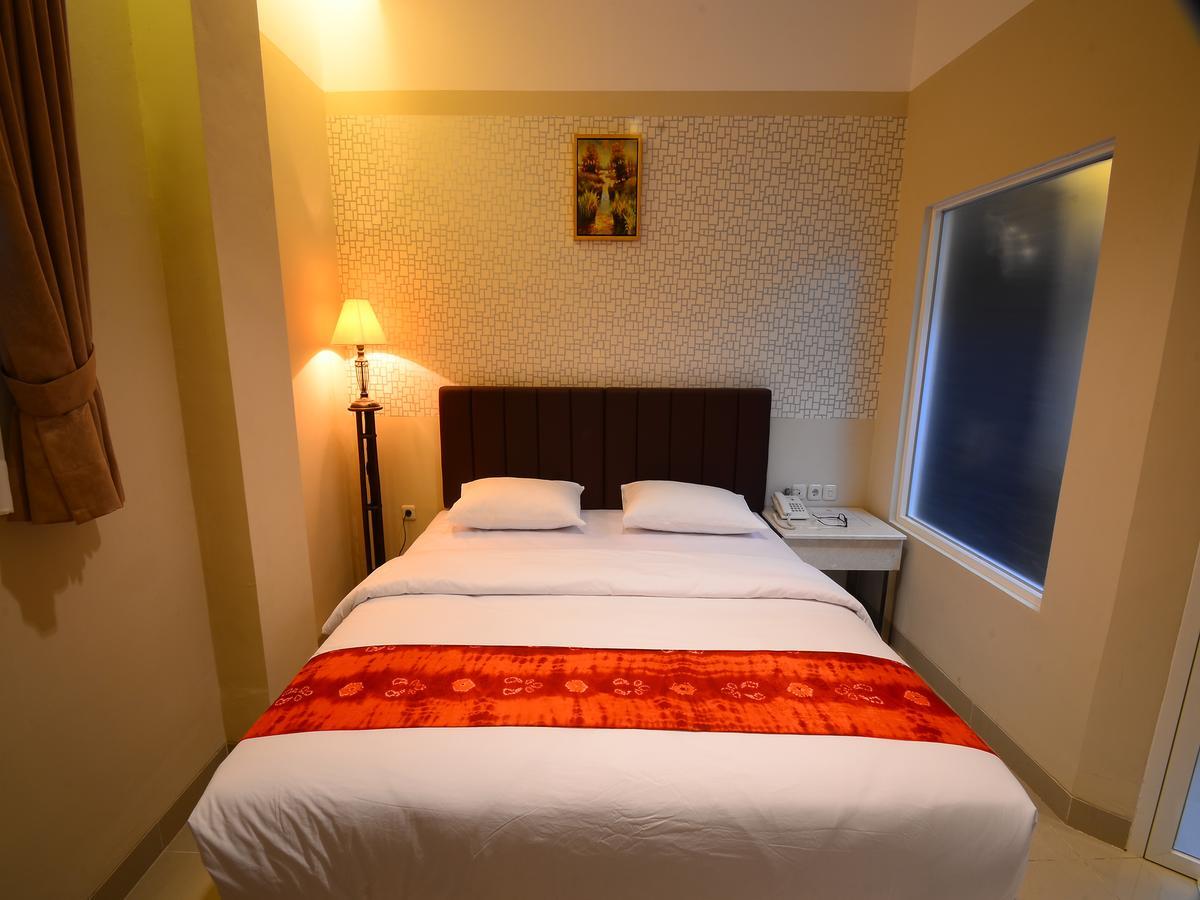Queen City Hotel Banjarmasin Banjarmasin  Zewnętrze zdjęcie