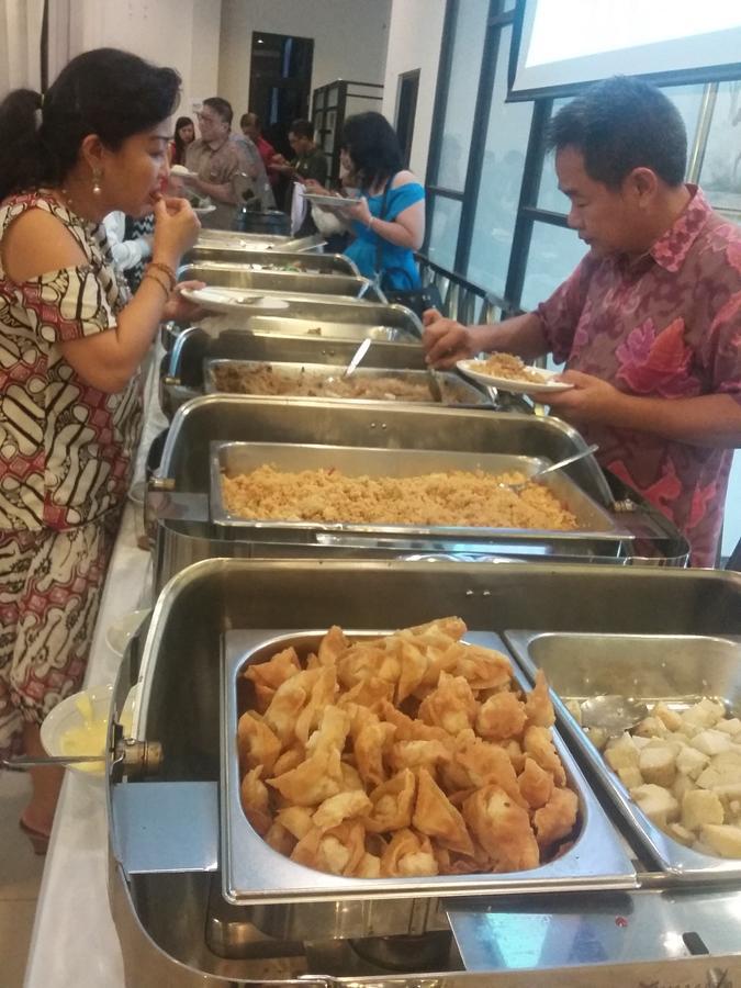 Queen City Hotel Banjarmasin Banjarmasin  Zewnętrze zdjęcie