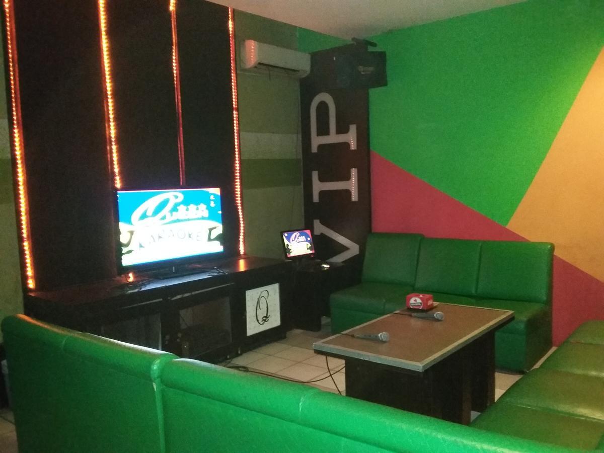 Queen City Hotel Banjarmasin Banjarmasin  Zewnętrze zdjęcie