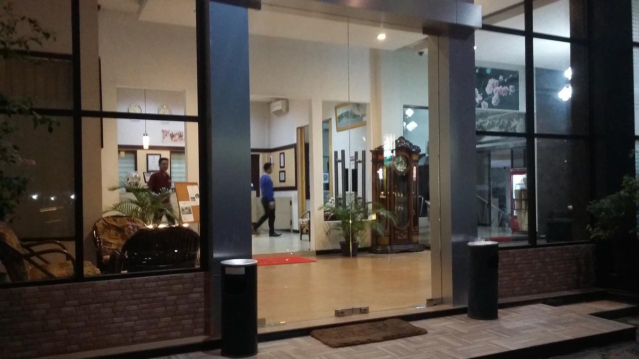 Queen City Hotel Banjarmasin Banjarmasin  Zewnętrze zdjęcie