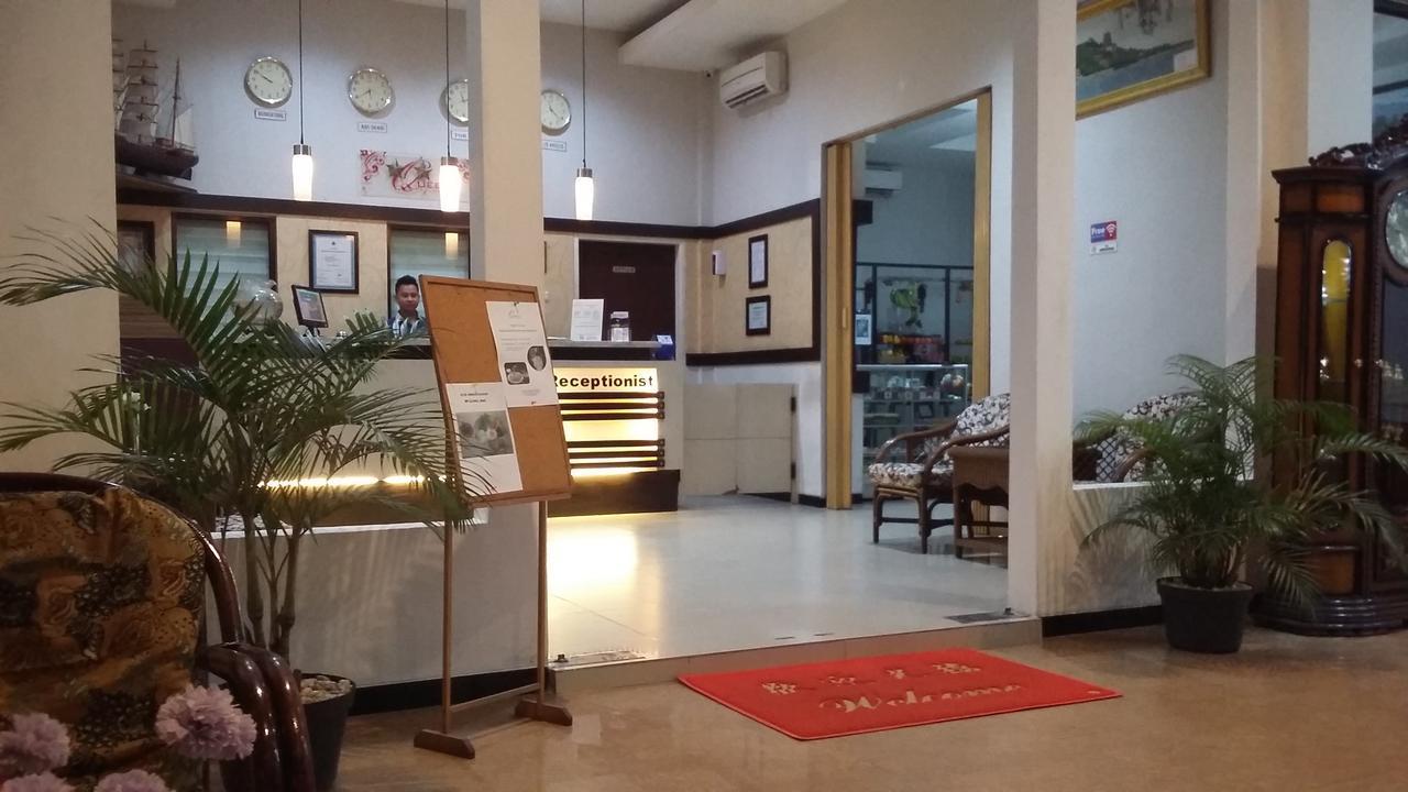 Queen City Hotel Banjarmasin Banjarmasin  Zewnętrze zdjęcie