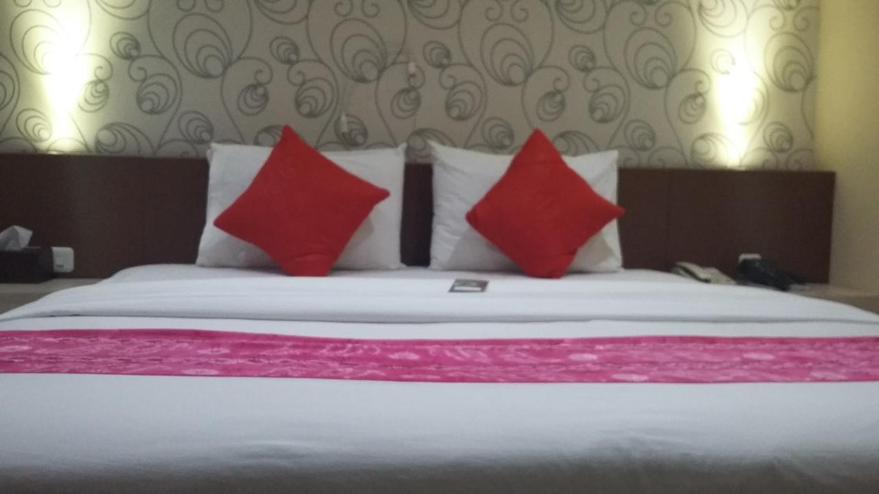 Queen City Hotel Banjarmasin Banjarmasin  Zewnętrze zdjęcie